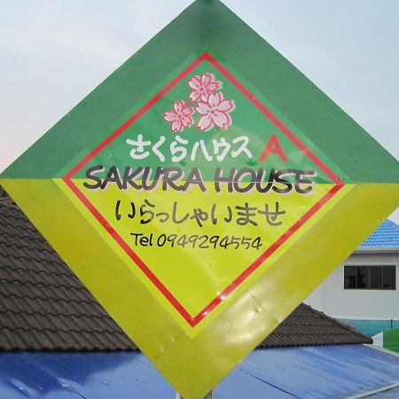 Ostello Sakura House Chiang Mai Esterno foto
