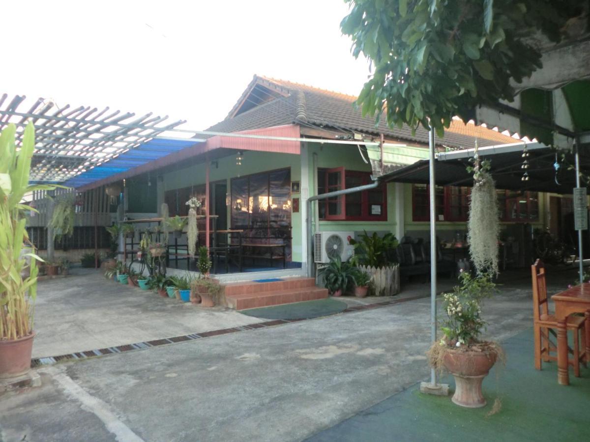 Ostello Sakura House Chiang Mai Esterno foto