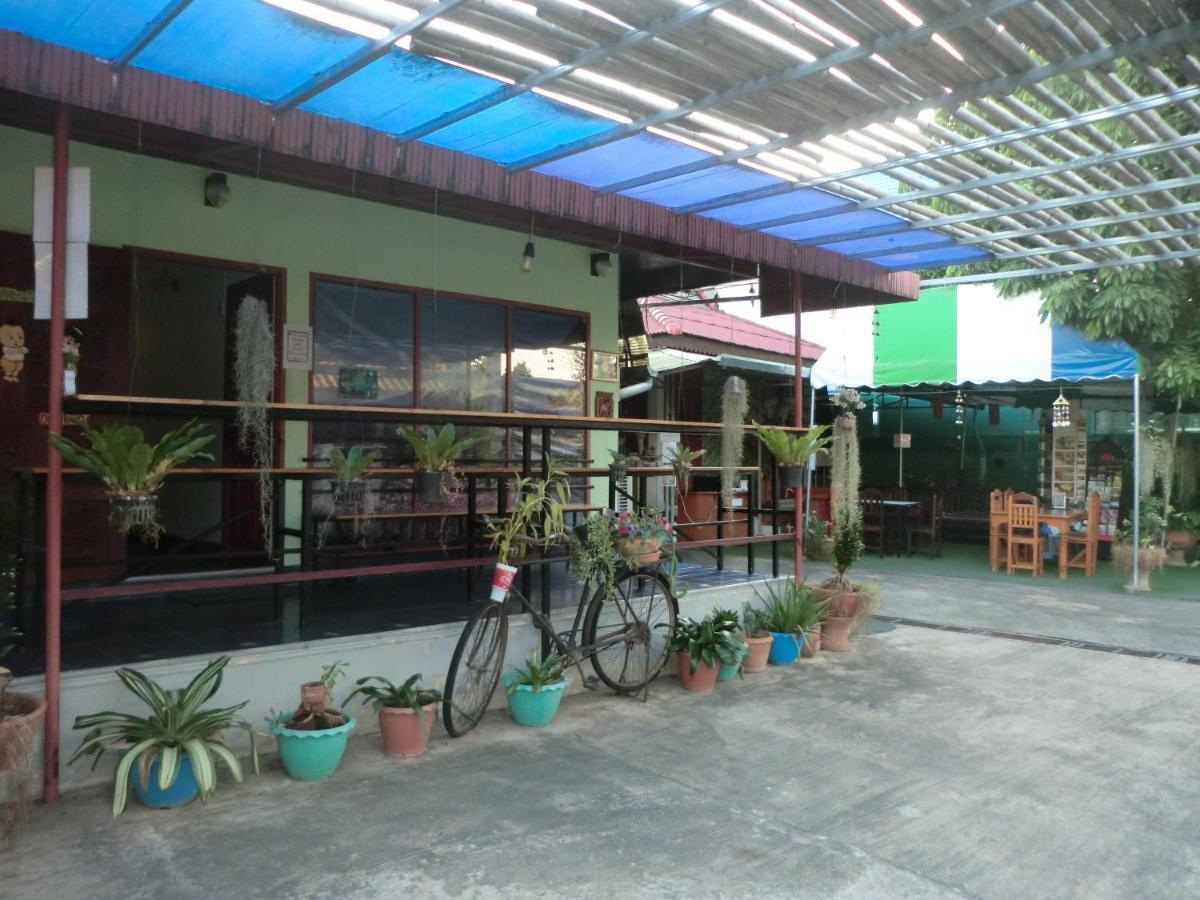 Ostello Sakura House Chiang Mai Esterno foto