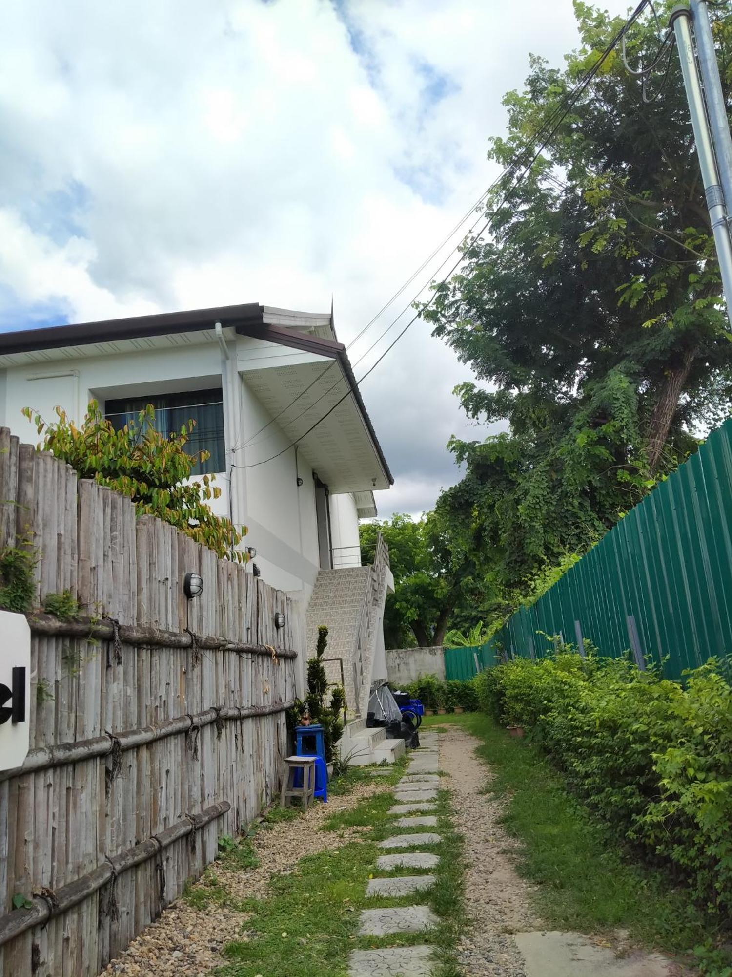 Ostello Sakura House Chiang Mai Esterno foto