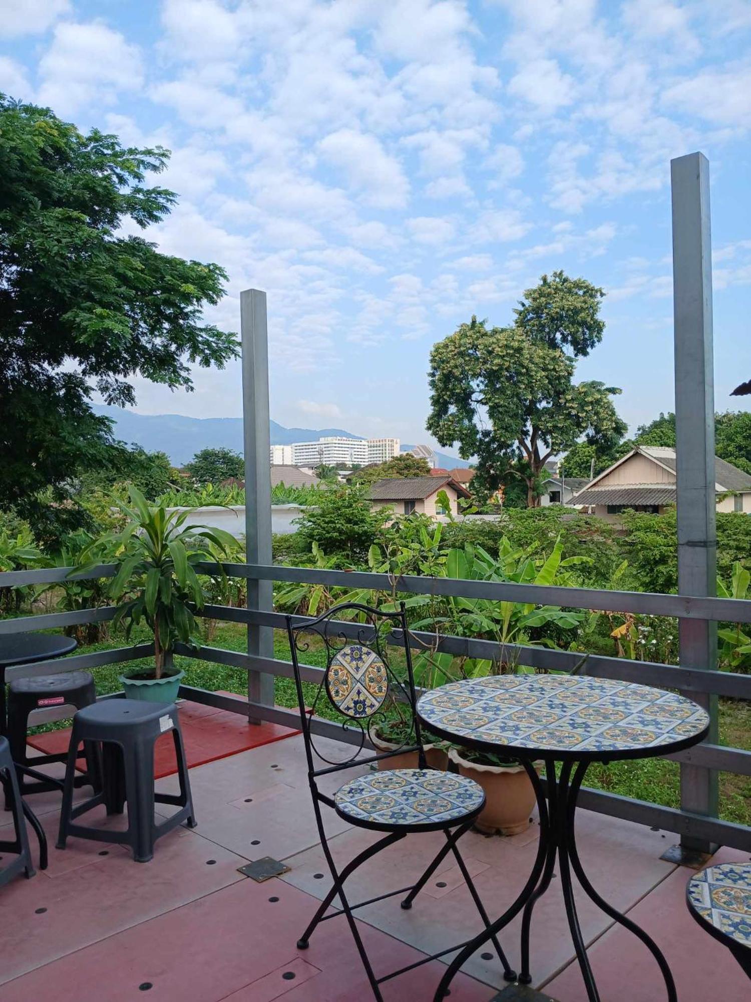 Ostello Sakura House Chiang Mai Esterno foto